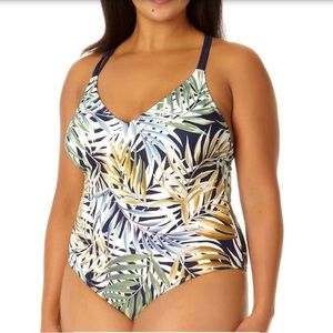 NWT Women’s XXL (16-18) Hurley one piece swimsuit